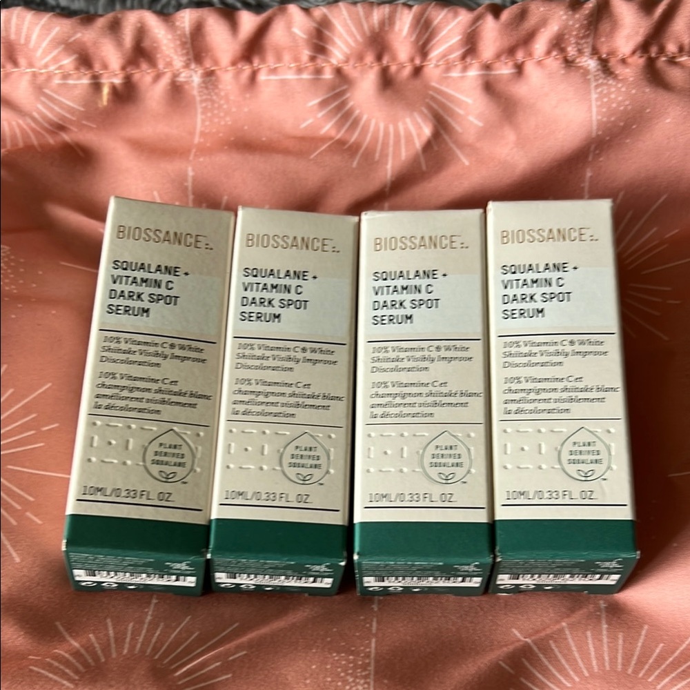- Biossance Squalane + Vitamin C Dark Spot Serum - Green